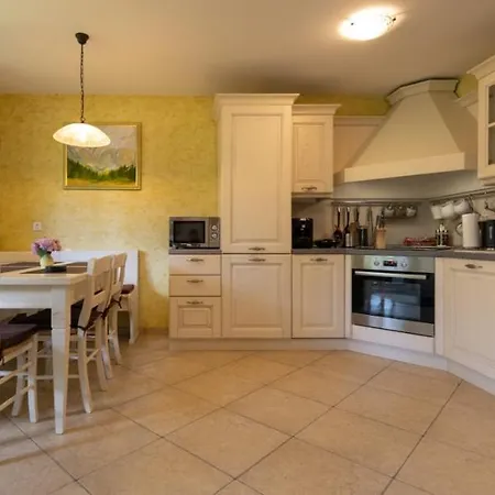 Apartma Krvavec - Cosy Mountain Retreat *