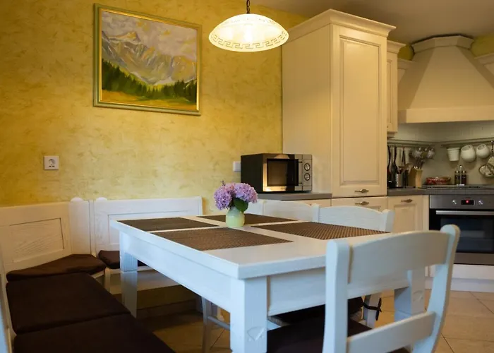 Apartma Krvavec - Cosy Mountain Retreat