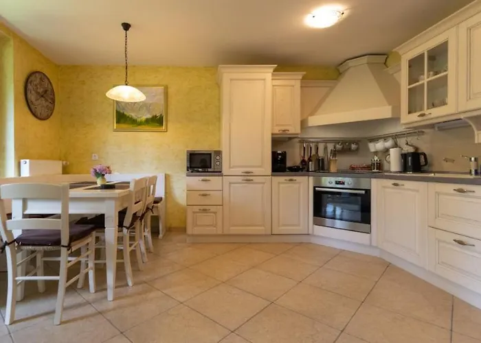 Apartma Krvavec - Cosy Mountain Retreat *